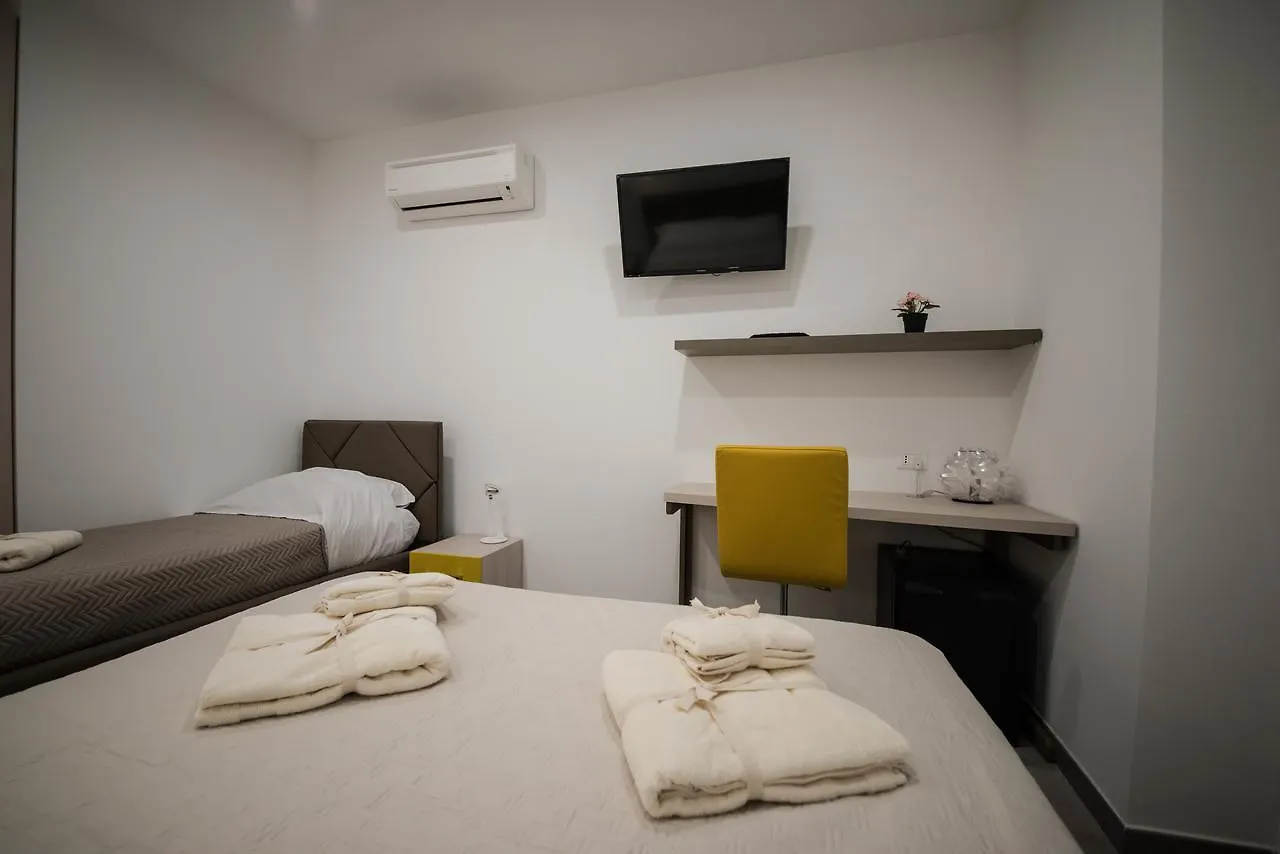 5 Terre Lodge La Spezia 2*,  Italy